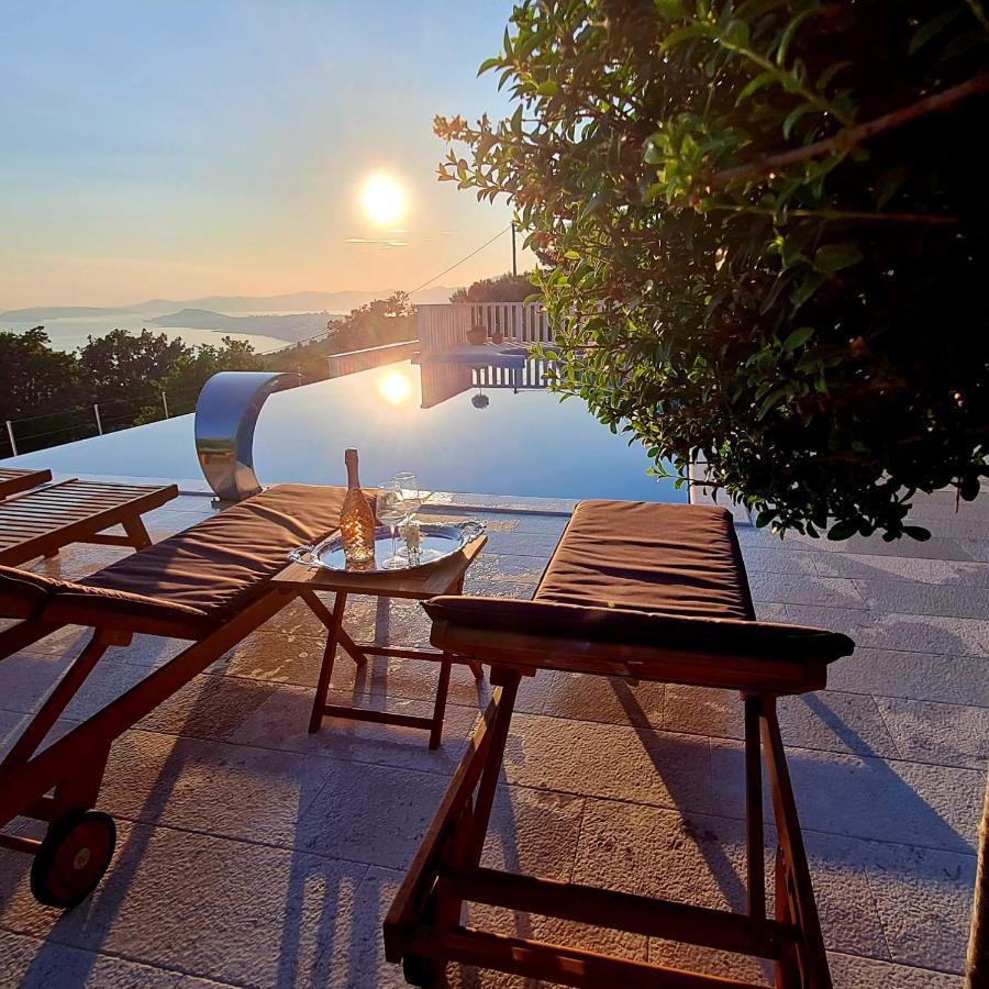 Sea View Luxury Apart Hotel Villa Conte With Swiming Pool And Romantic Spa Podstrana Esterno foto