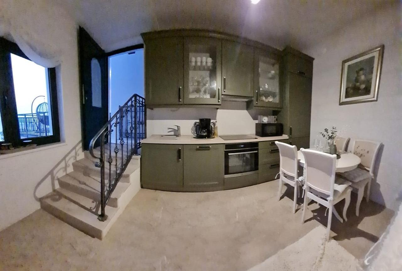 Sea View Luxury Apart Hotel Villa Conte With Swiming Pool And Romantic Spa Podstrana Esterno foto