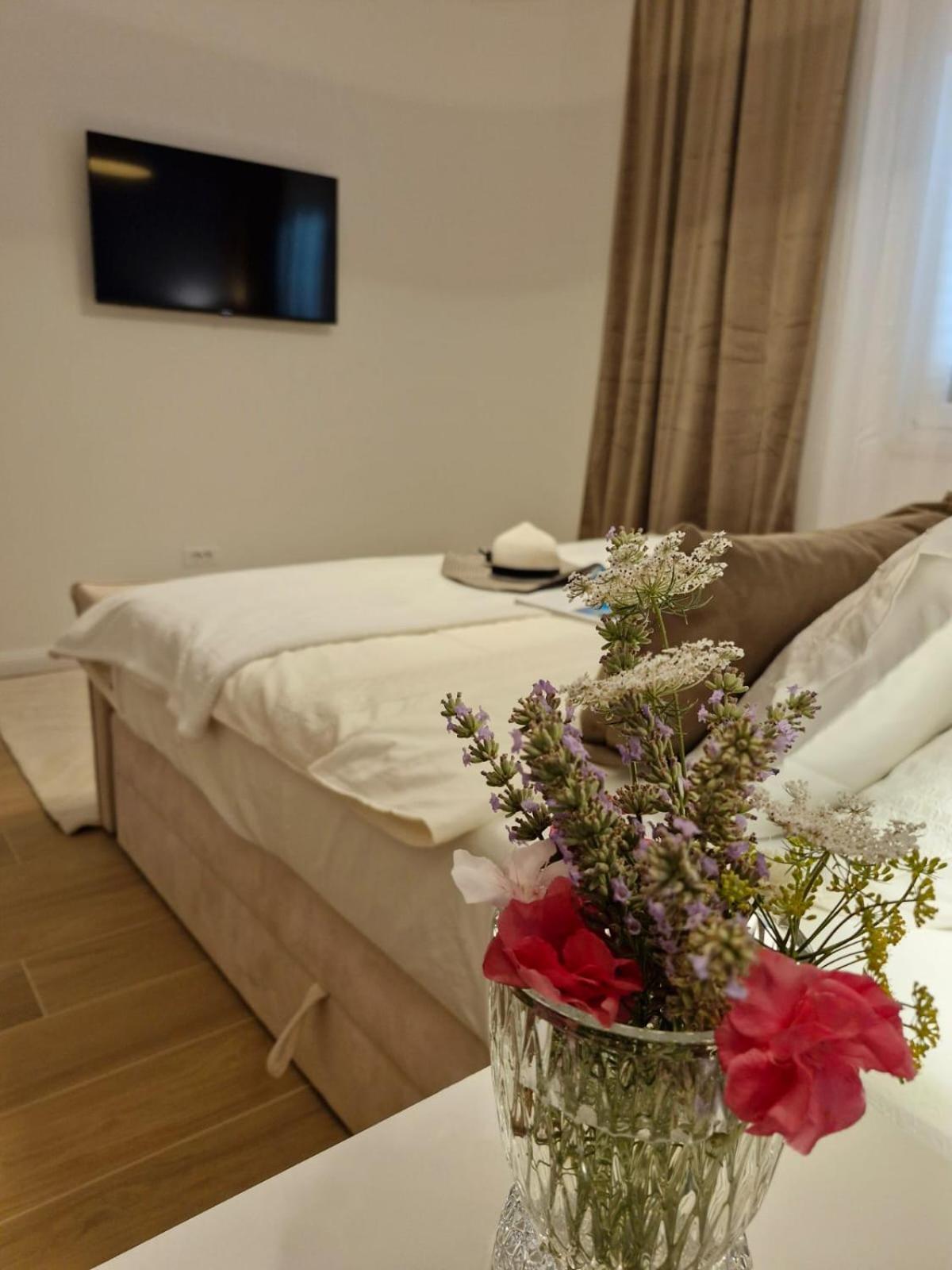 Sea View Luxury Apart Hotel Villa Conte With Swiming Pool And Romantic Spa Podstrana Esterno foto