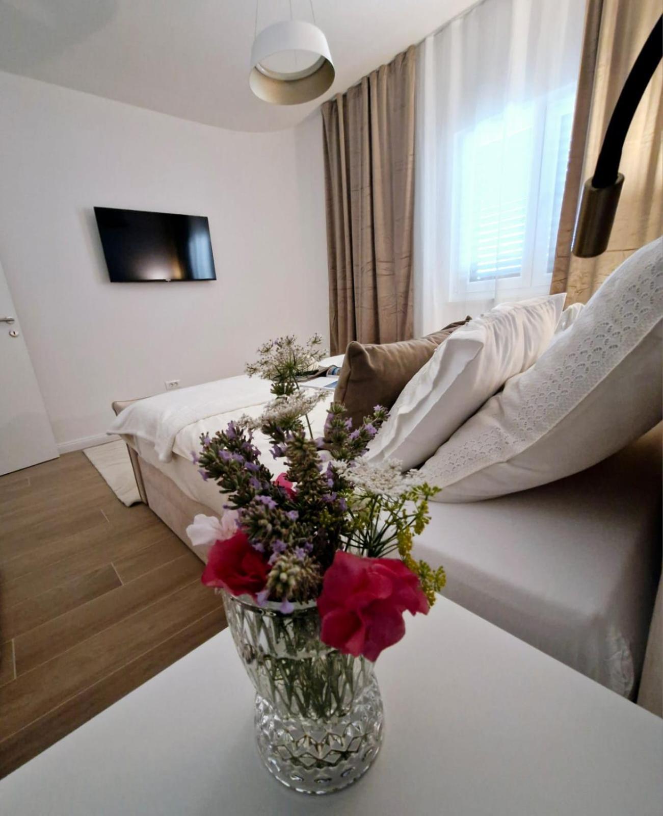 Sea View Luxury Apart Hotel Villa Conte With Swiming Pool And Romantic Spa Podstrana Esterno foto